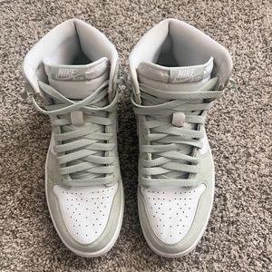 Jordan 1’s mid